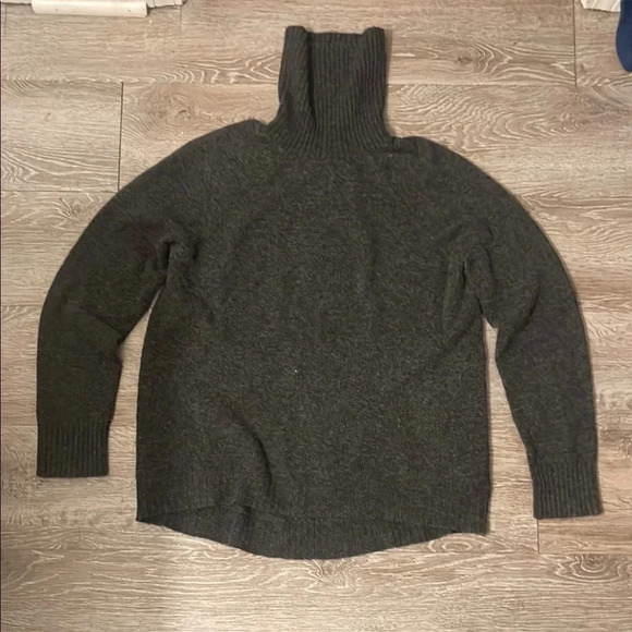 J crew wool & alpaca blend turtle neck sweater size small in heathered gray - Picture 1 of 7